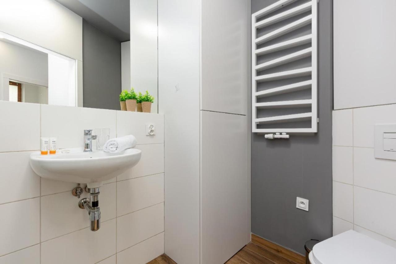 Modern Apartment Near Hilton Warszawa Eksteriør billede